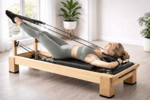 une personne pratiquant le pilate